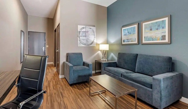 Peaceful Room Ideal for Relaxing Getaways Near Typhoon Texas Water Park - 3.8 mi
