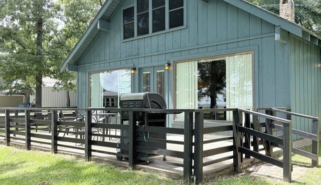 Pendleton Paradise Waterfront Cabin on Lanan Bay