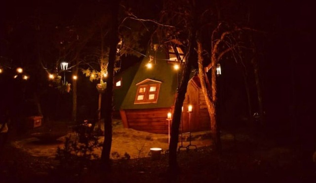 Pequeña Cabaña Mágica con Chimenea Interior