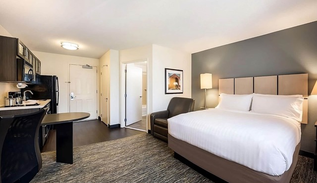 Perfect for Groups! 4 Units with Full Kitchens, Pets are Welcome!