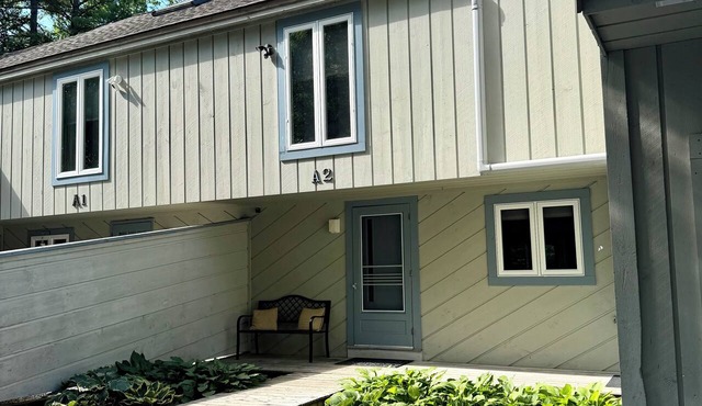 Perfect for multiple families- central location, next to Cranmore mountain! in North Conway