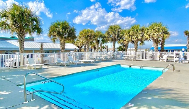 Pet-friendly, 3 Blocks to Beach, Pool, #205 in Atlantic Beach