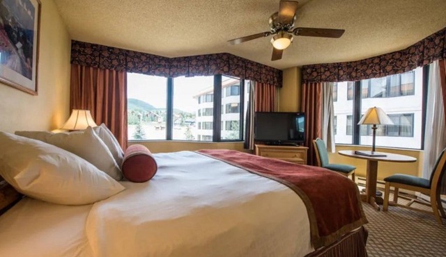 Pet-Friendly King Room | Pools and Near The Slopes