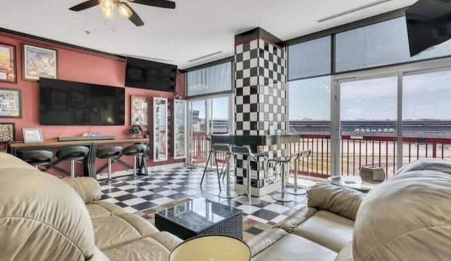 Pet Friendly! Texas Motor Speedway - Pool, Pickleball and Fitness room