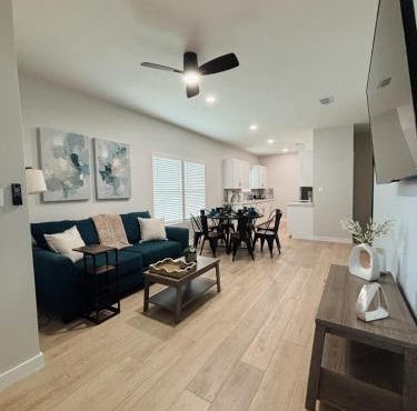 Pierce Haven, Modern Retreat with Private Patio