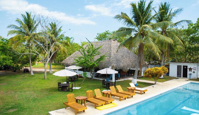Playa Bambú - Entire house for 16-32 people with pool near the sea.