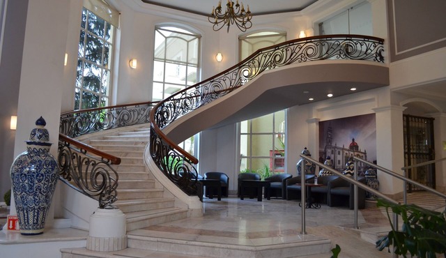 Plaza Camelinas Hotel