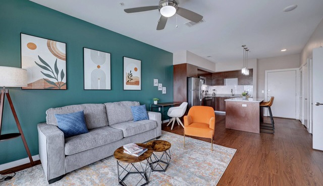 Plush 1Br Cal King Suite Close to Everything