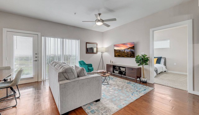 Plush 2Br Cal King Suite Close to Everything