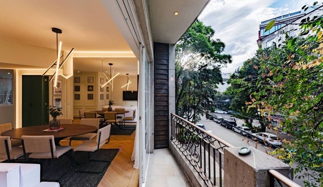 Polanco Gem with Balcony and Office Nook
