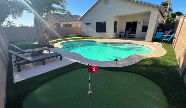 Pool and Private Putting Green in Surprise Arizona