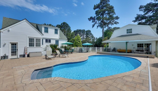 Pool & Dock Access! Bohannon Cottage on the Bay in Bohannon