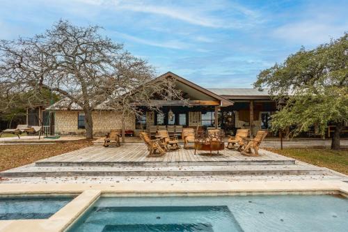 Pool, Porch & Stunning Views: Spacious Texas Home!
