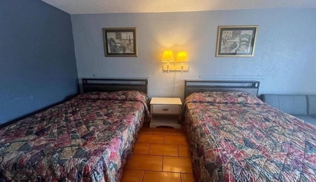Poolside Stay Near Zoo & Mall + Free Parking Included