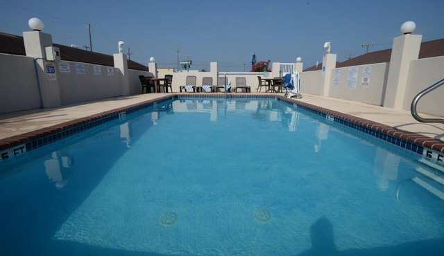 Port Isla Inn