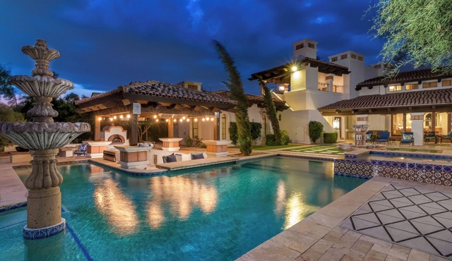 Premier Paradise Valley Estate – 11BR – Pool, Spa and Swim-Up Bar