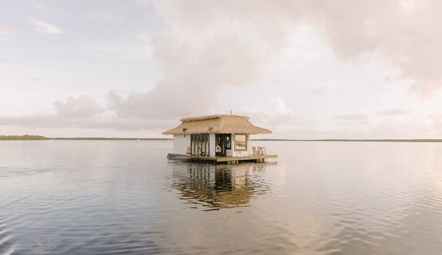 Premium Floating Bugalow by Stay Ombi in the Keys with Stunning Ocean Views. in Key Largo
