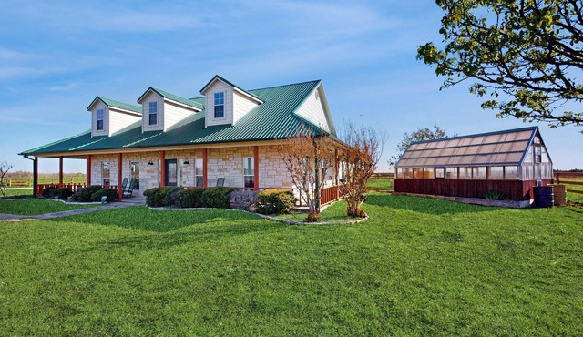 Prime Stargazing! Serene Texas Countryside Retreat