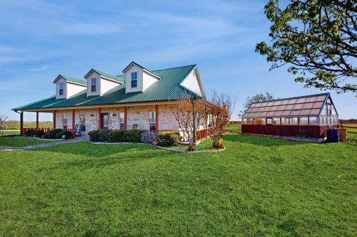 Prime Stargazing! Serene Texas Countryside Retreat