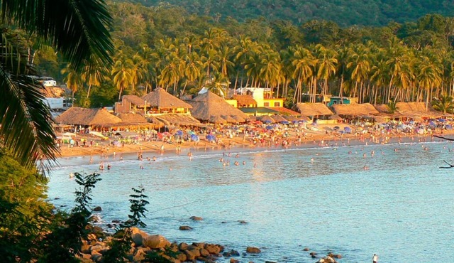 PRIVATE BEACH / EXCLUSIVE COMMUNITY / COOKS, GOLF CARTS, PADDLE BOARDS AVAILABLE