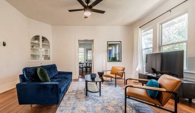 Private Deck & Patio with Parking- 3blks to Pearl food & fun!
