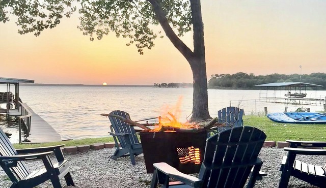 Private Dock, Boat Lift, Game Room, Fire Pit and Amazing Sunsets