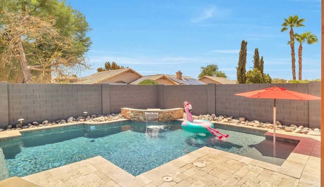 Private Heated Pool, Dogs OK, Garage Parking, Near Golf, Hiking, Shops/Dining + FREE GOLF!