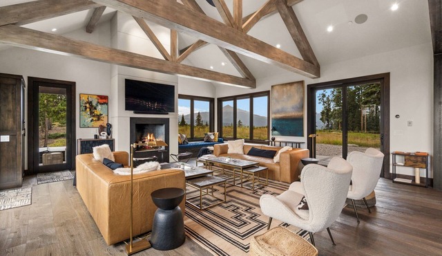 Private Luxury Escape | Deck, Hot Tub + Views!