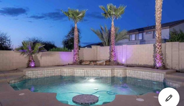Private Oasis - Centrally located in quiet, safe, neighborhood