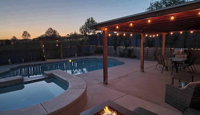 Private Pool, Hot Tub & Park Access