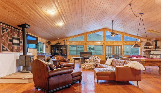 Private Ranch for Weddings, Retreats, Reunions. Sleeps 30 in two lodging units,