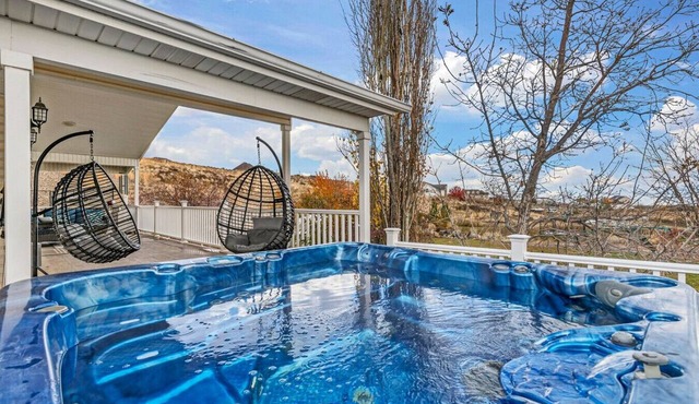 Private Ranch, Spa, Sauna, Theater, DOUBLE Pickleball Courts, Skiing Nearby! in Eagle Mountain