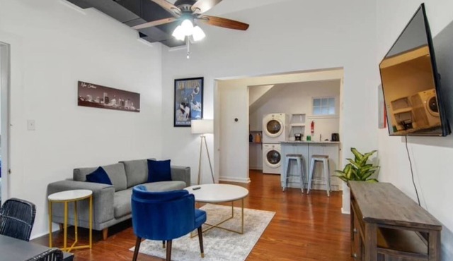 Quaint 2Bd Steps From the St. Charles Streetcar