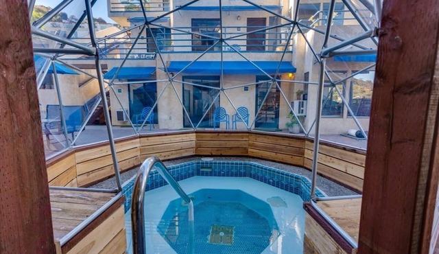 Quaint Avalon Escape for Couples Seeking Privacy & Romance