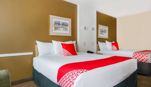 Queen Room Perfect for Families – Near Willie’s Place in Wichita Falls - 2 Rooms