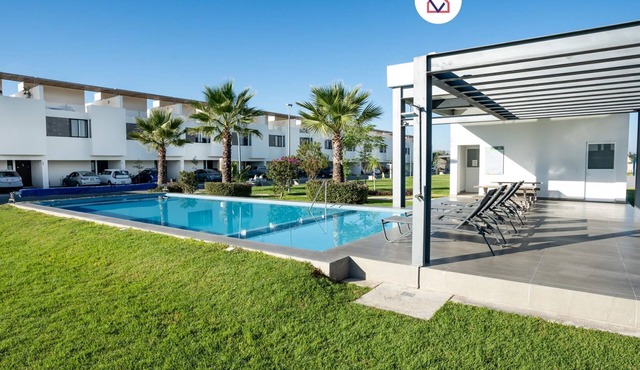 Radiant Family House l Rooftop & Pool | Near mall