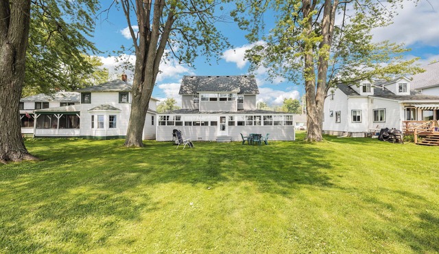 Rays On The River: Fall St. Clair River Getaway | Waterfront + Fire Pit + Fireplace in Algonac