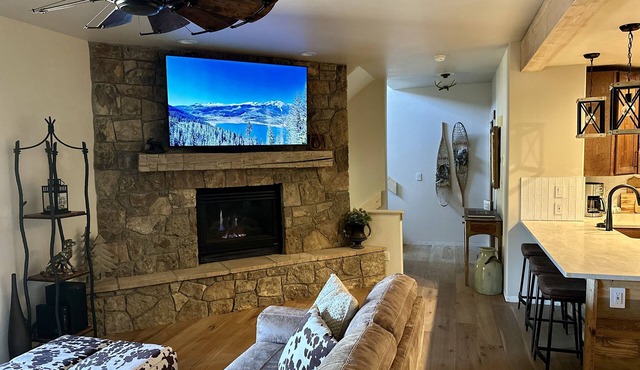 Red Buffalo Lodge at Lookout Ridge, Dillon CO. Within 30 min of 6 ski resorts!