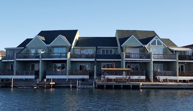 REEL Paradise! *Perfect Couple's Retreat or Big Fun For A Small Family*
