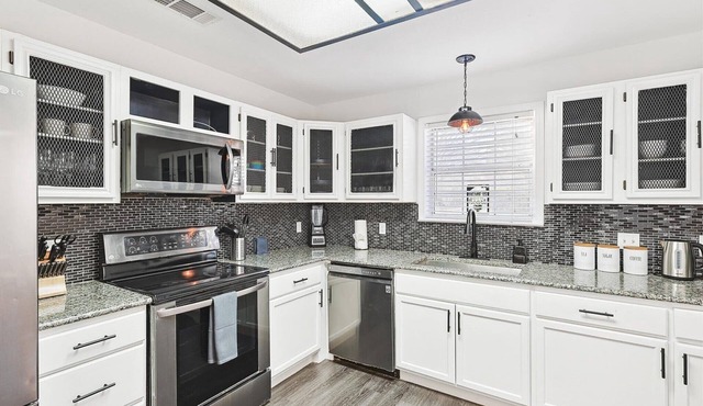 Refined 5BR-3Bath Lux Home with Pool in Mesquite