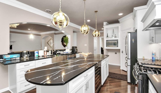 REIGN Mini-mansion