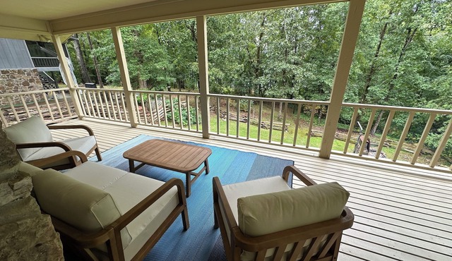 Relax and Refresh right on the lake!