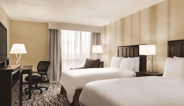 Relax and Unwind! Pool, Free Parking, Near Modern Art Museum of Fort Worth