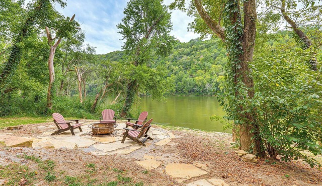 Relax on the River: Modern Mountain View Escape!