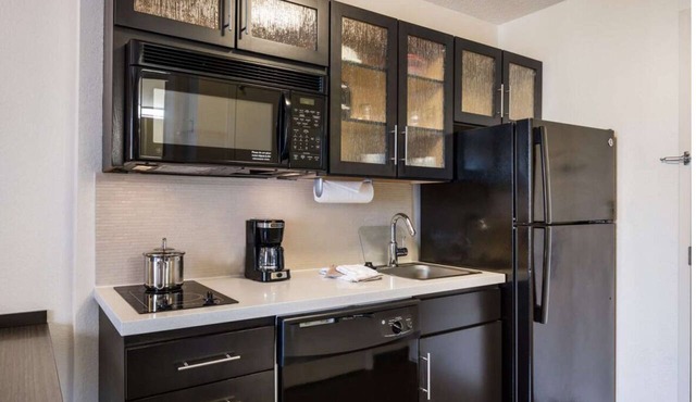 Relaxation and Comfort in Houston! 2 Modern Units, Full Kitchen, Pets Allowed!