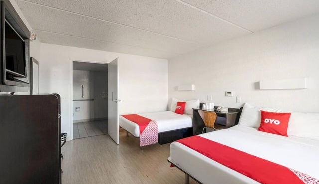 Relaxed, Budget-Friendly Room Close to City Centre Plaza & Parks, Free Parking