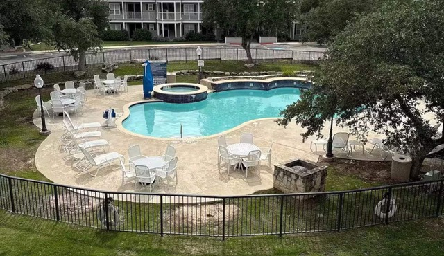 Relaxing 2-Bedroom Condo with AC, WiFi in Scenic Canyon Lake