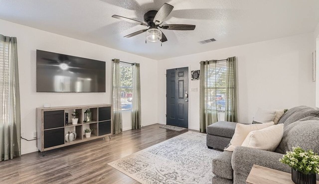 Relaxing 3BR w/Waffle Bar Lackland BMT Seaworld