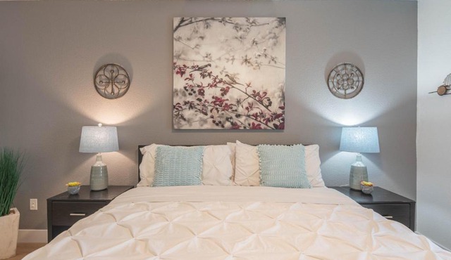 Remodeled and Walkable King Bed Adjacent Kierland Golf