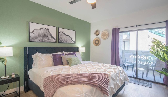 Remodeled King Bed Suite | Sonoran Sunset Lounge